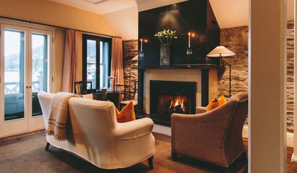 Romance at Eichardt's Private Hotel