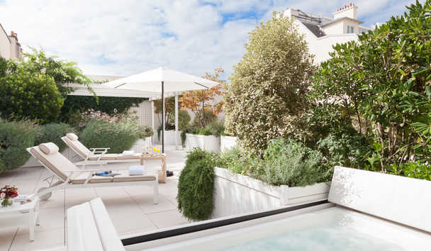 Romance at Le Bristol Paris